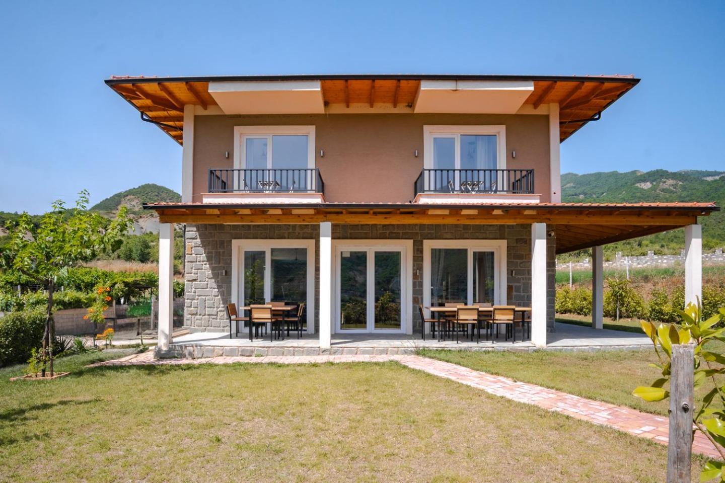 Villa Bujtina Lumo & Pool à Përmet Extérieur photo