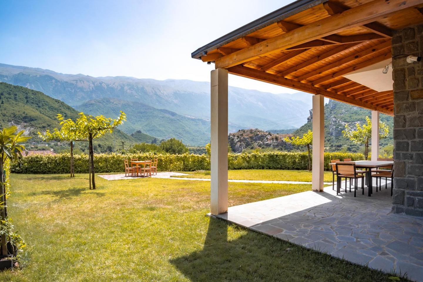Villa Bujtina Lumo & Pool à Përmet Extérieur photo